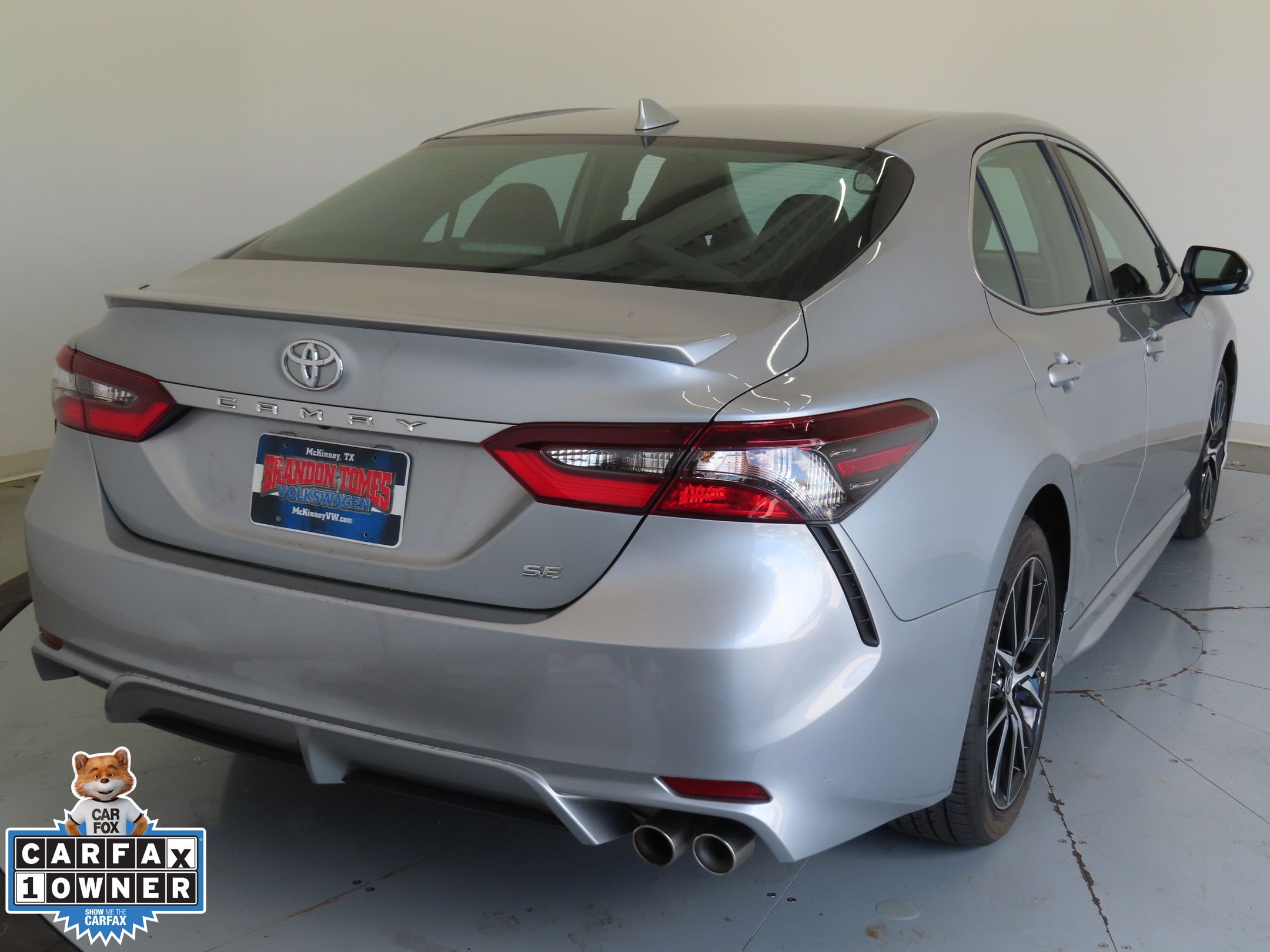 2023 Toyota Camry SE photo 3