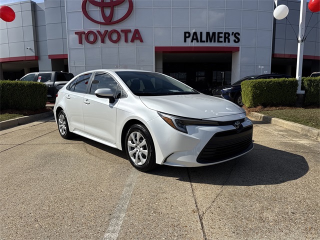 2024 Toyota Corolla LE's photo