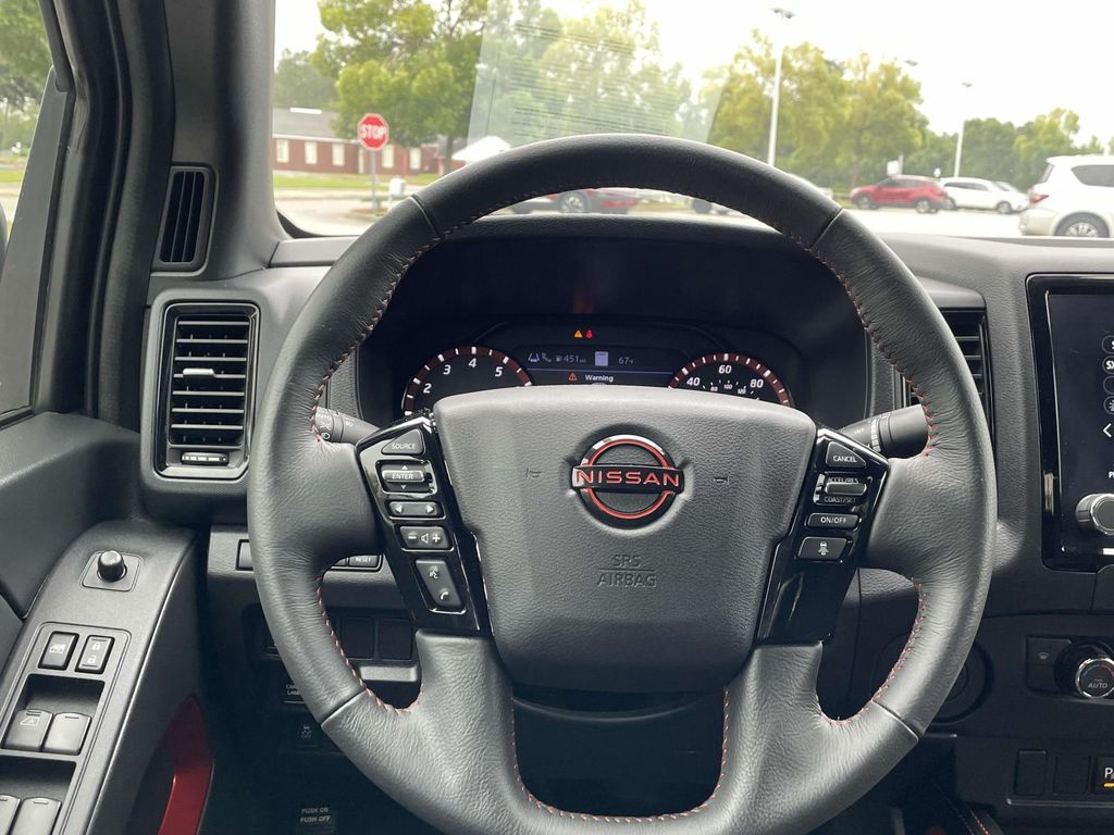 2024 Nissan Frontier PRO-X photo 12