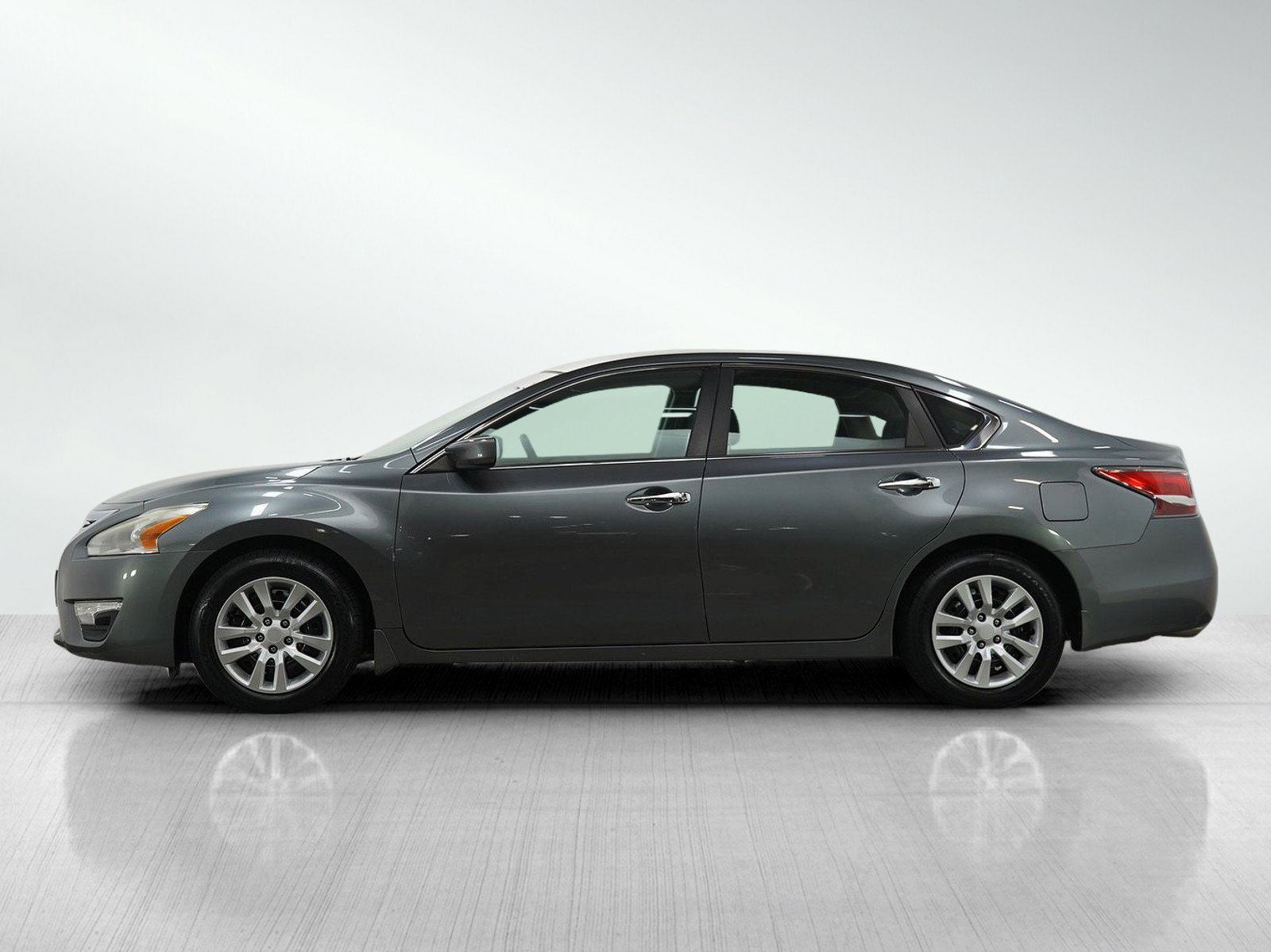Used 2015 Nissan Altima S with VIN 1N4AL3APXFC279690 for sale in Burnsville, Minnesota