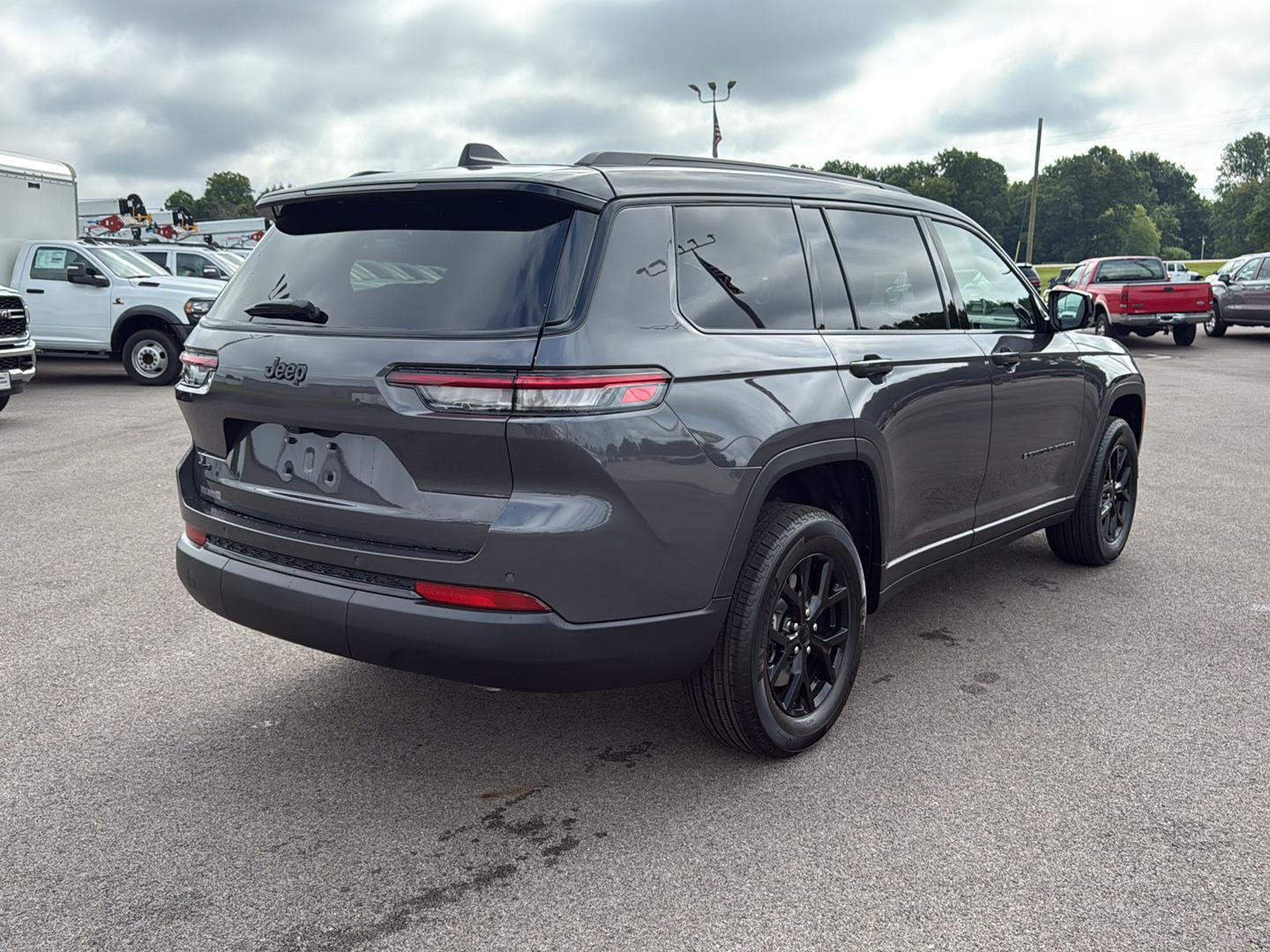 2025 Jeep Grand Cherokee Altitude photo 17