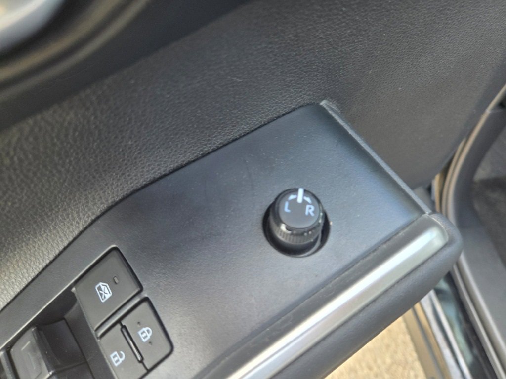 2024 Toyota Highlander LE photo 24
