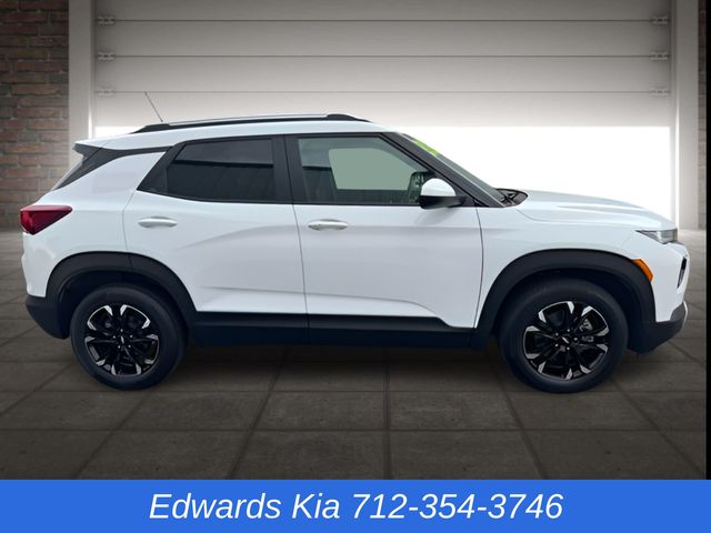 2023 Chevrolet Trailblazer LT photo 2