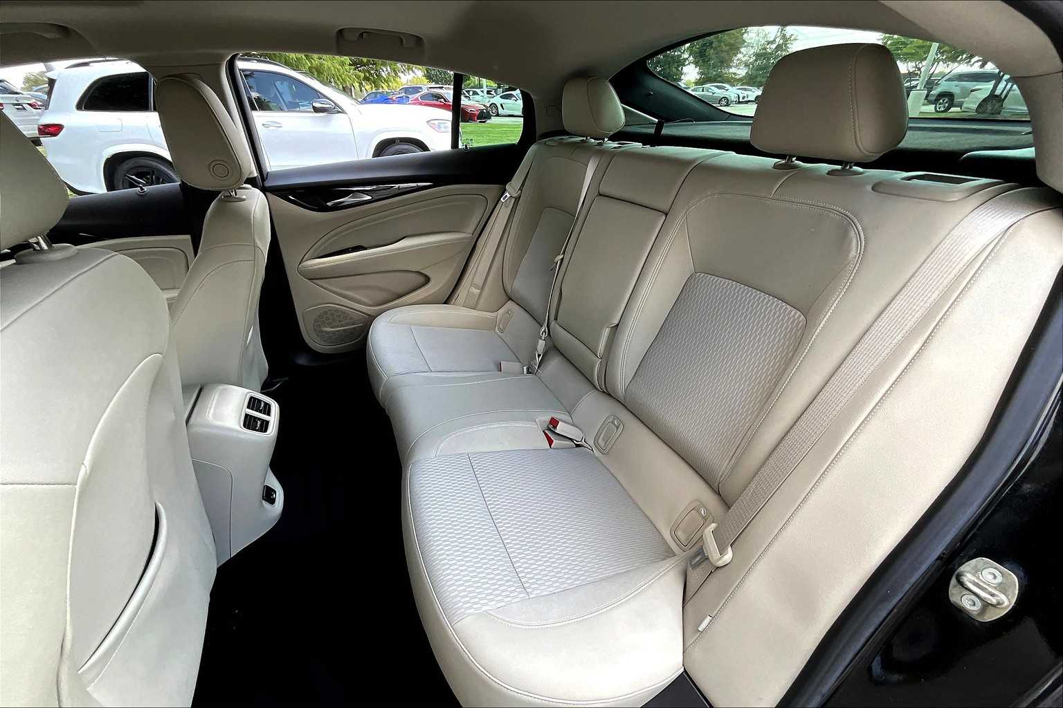 2018 Buick Regal Sportback Preferred II photo 17