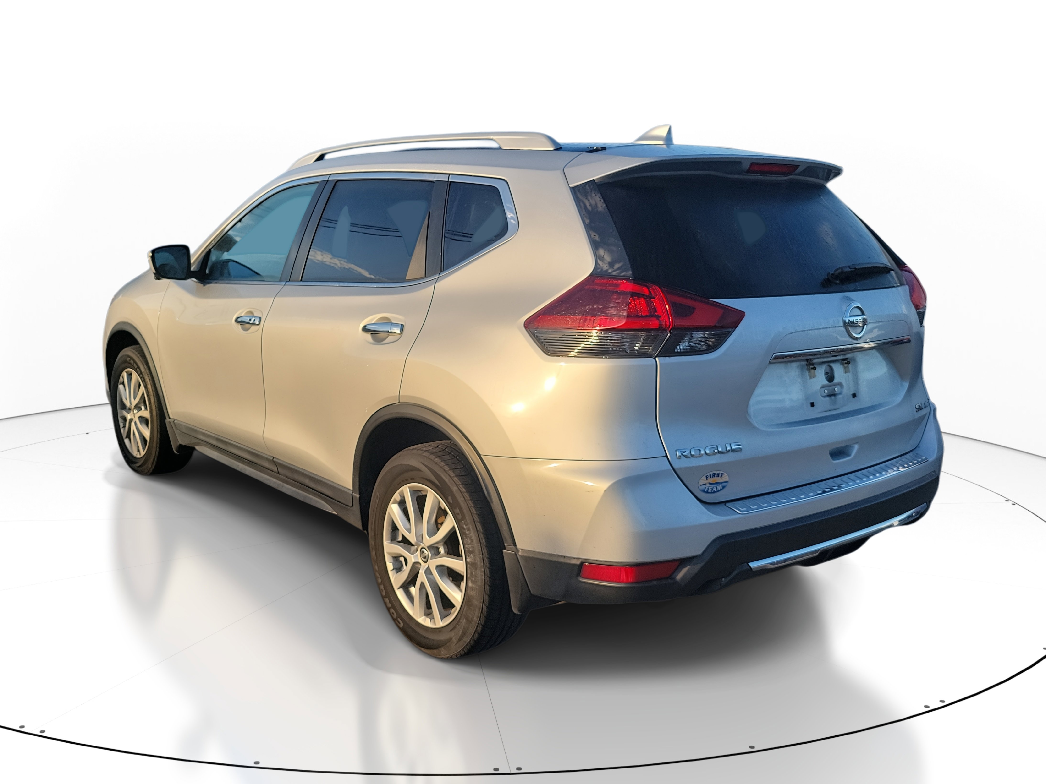 2018 Nissan Rogue SV photo 4