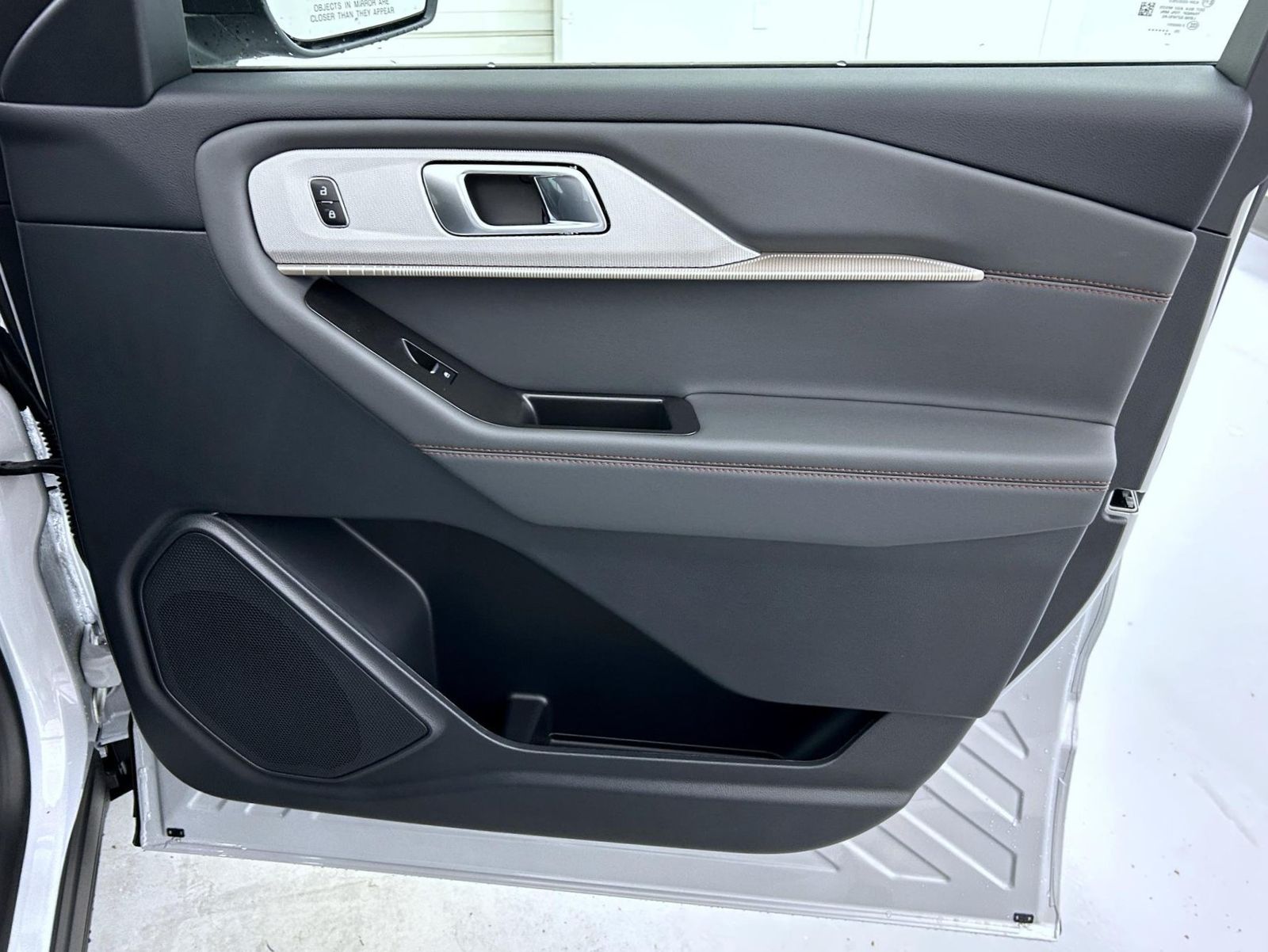 2025 Ford Explorer photo 16