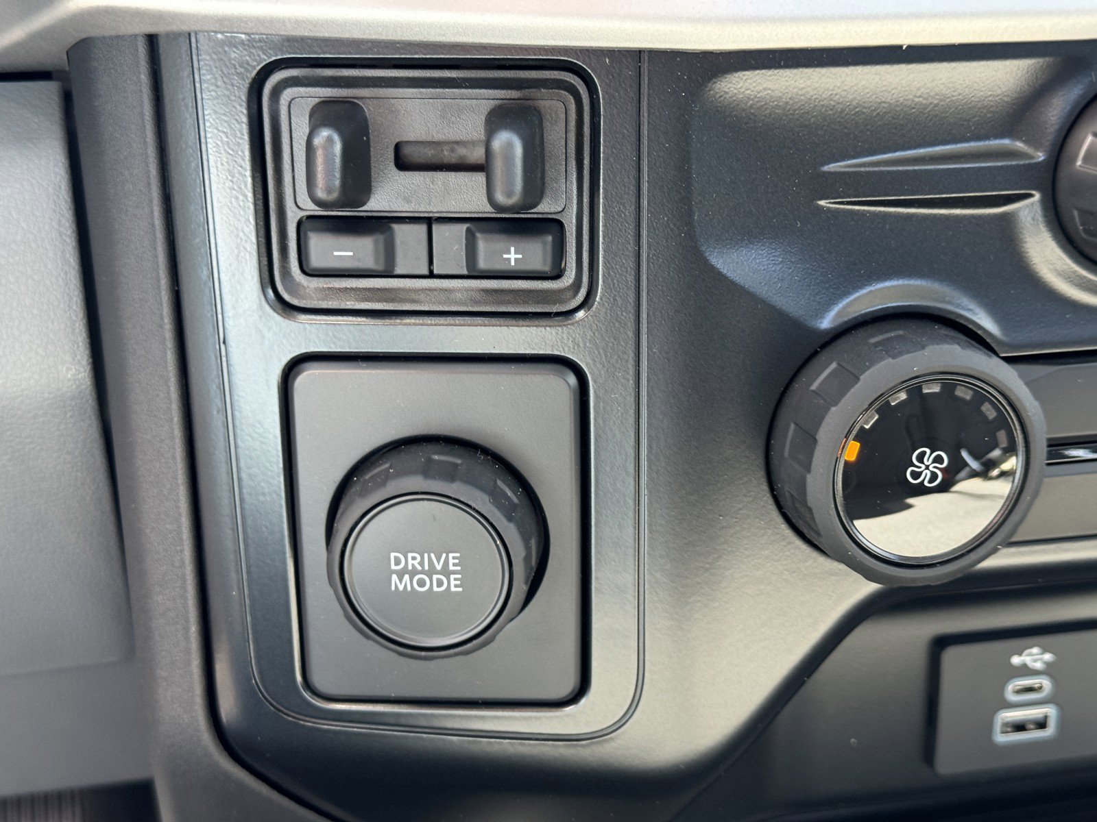 2024 Ford F-350 XL photo 13