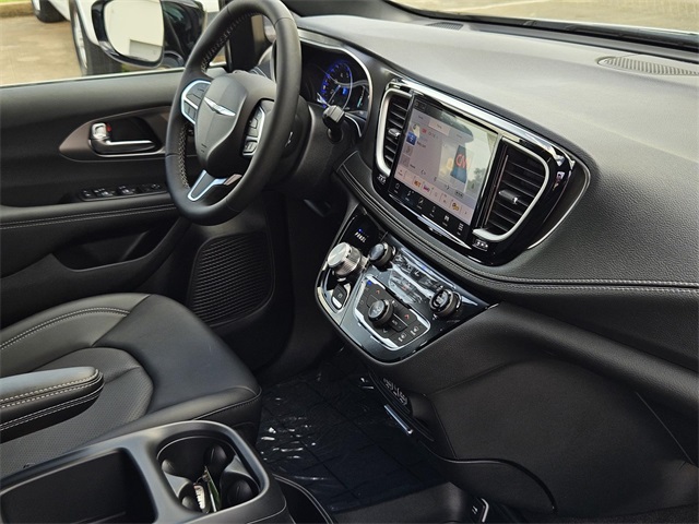 2025 Chrysler Pacifica photo 7