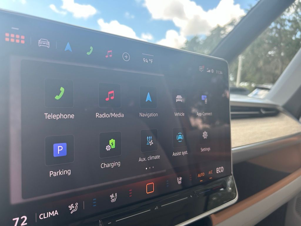 2025 Volkswagen ID. Buzz Pro Plus photo 10