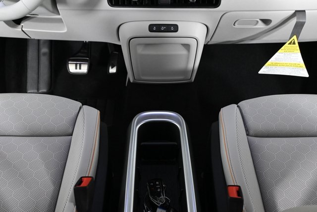 2025 Volkswagen ID. Buzz Pro Plus photo 17