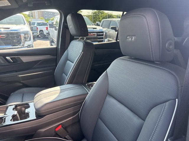 2025 Buick Enclave Sport Touring photo 13