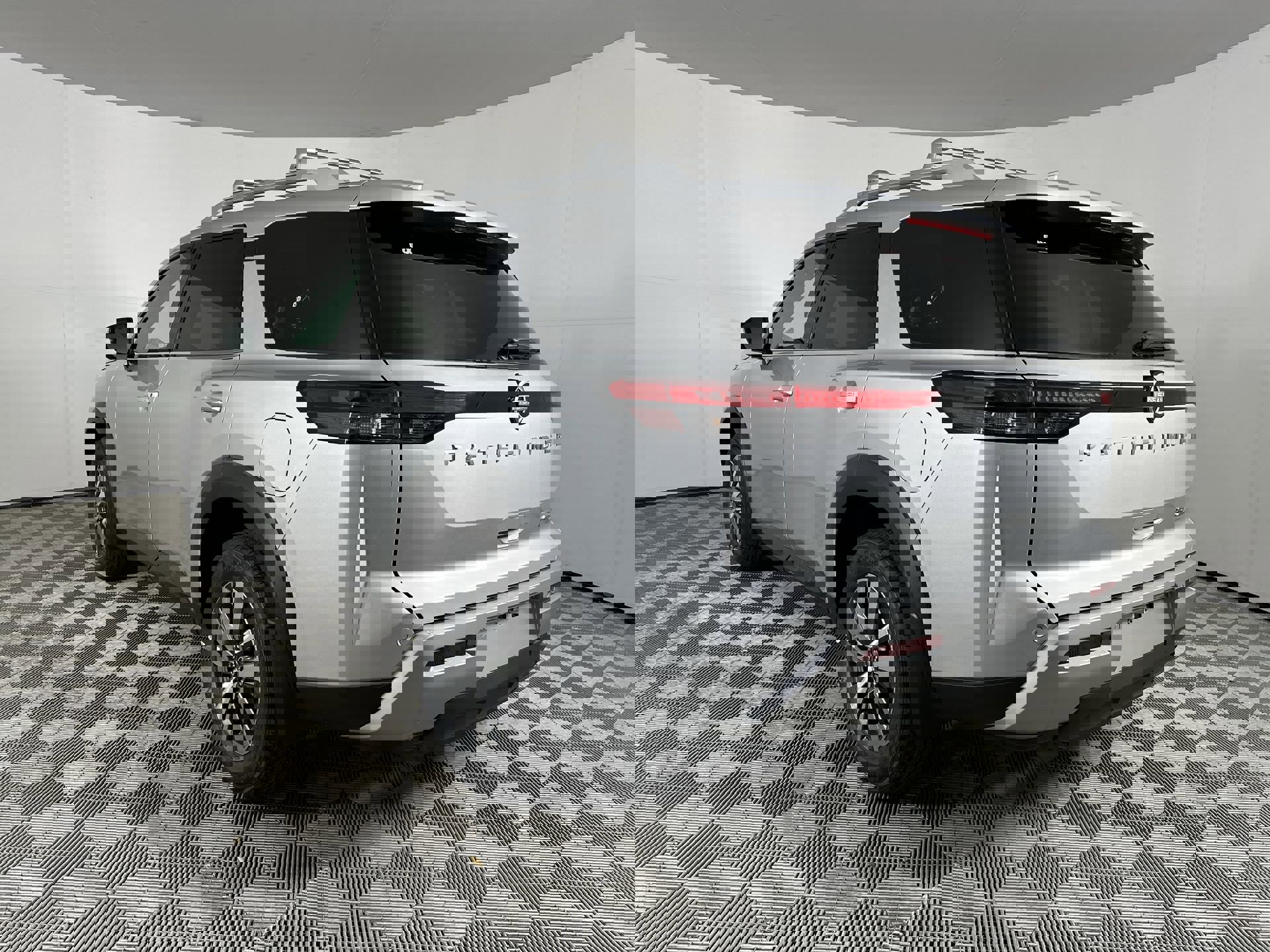 2025 Nissan Pathfinder SL photo 3