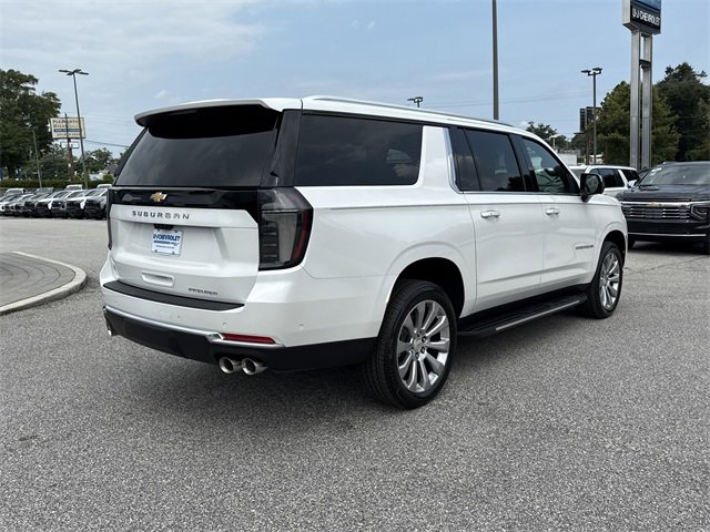 2025 Chevrolet Suburban Premier photo 3
