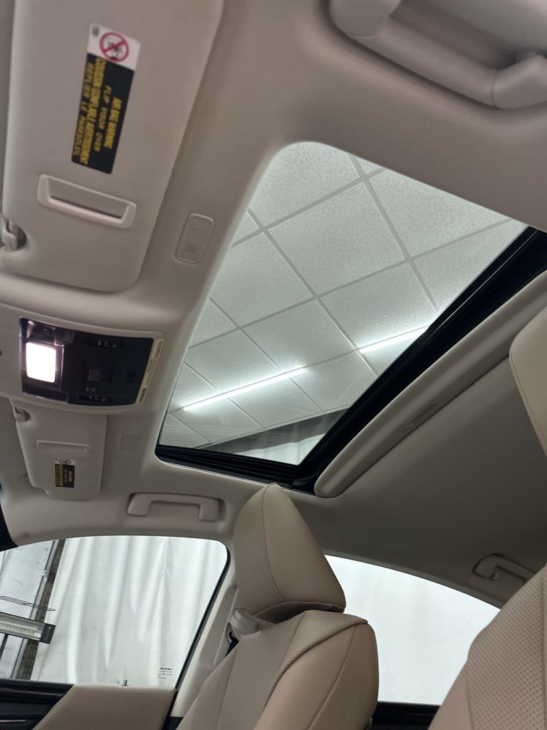 2021 Lexus ES 300h photo 18