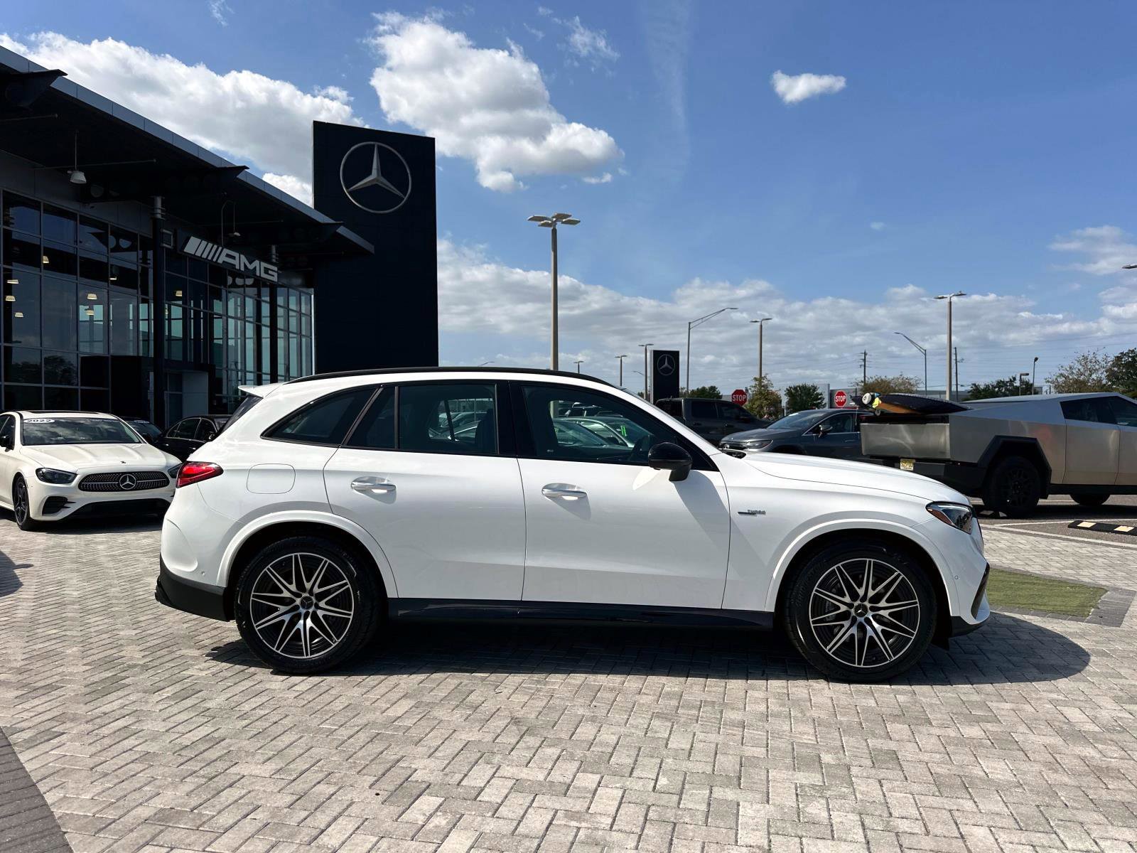2025 Mercedes Benz GLC AMG 43 4MATIC photo 3