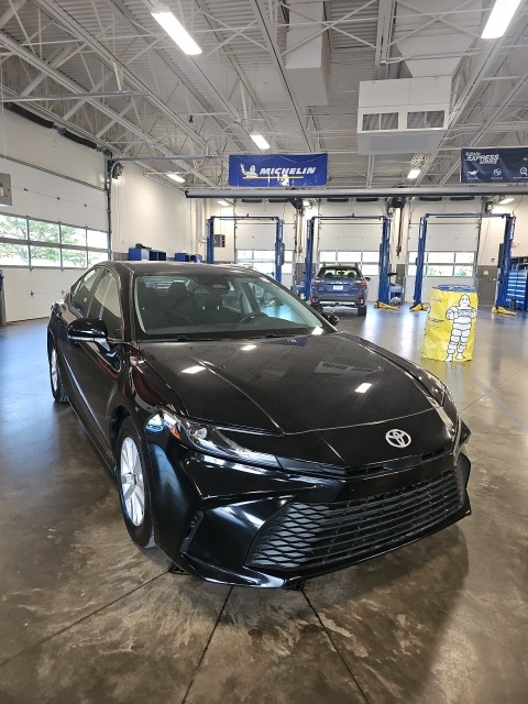 2025 Toyota Camry LE photo 4
