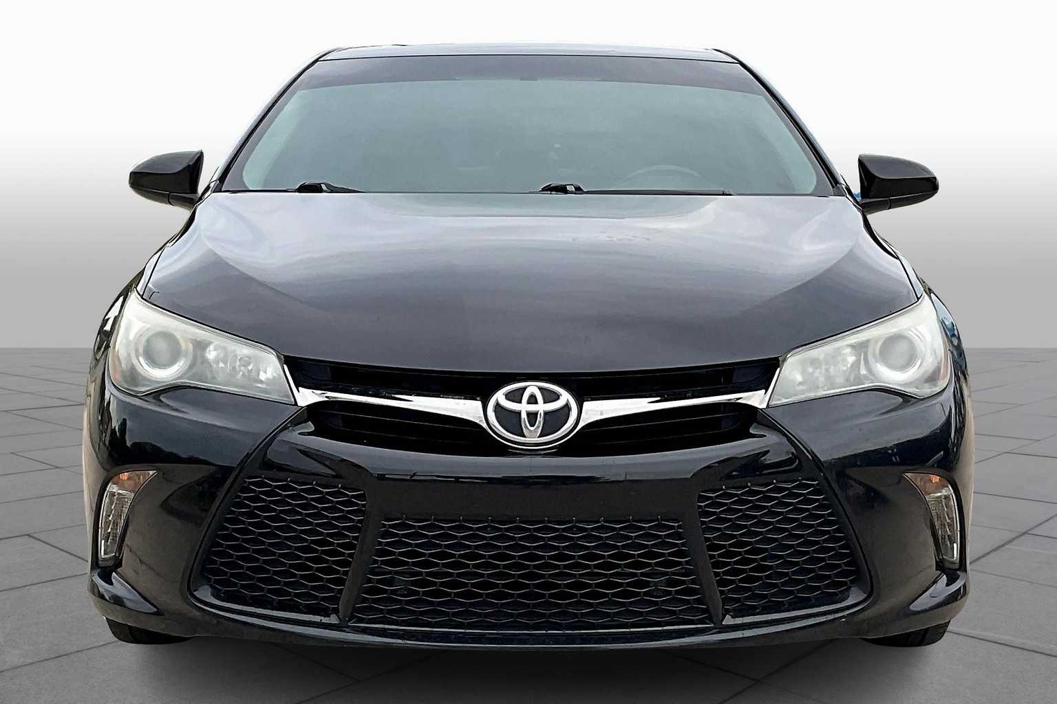 2017 Toyota Camry XSE photo 3