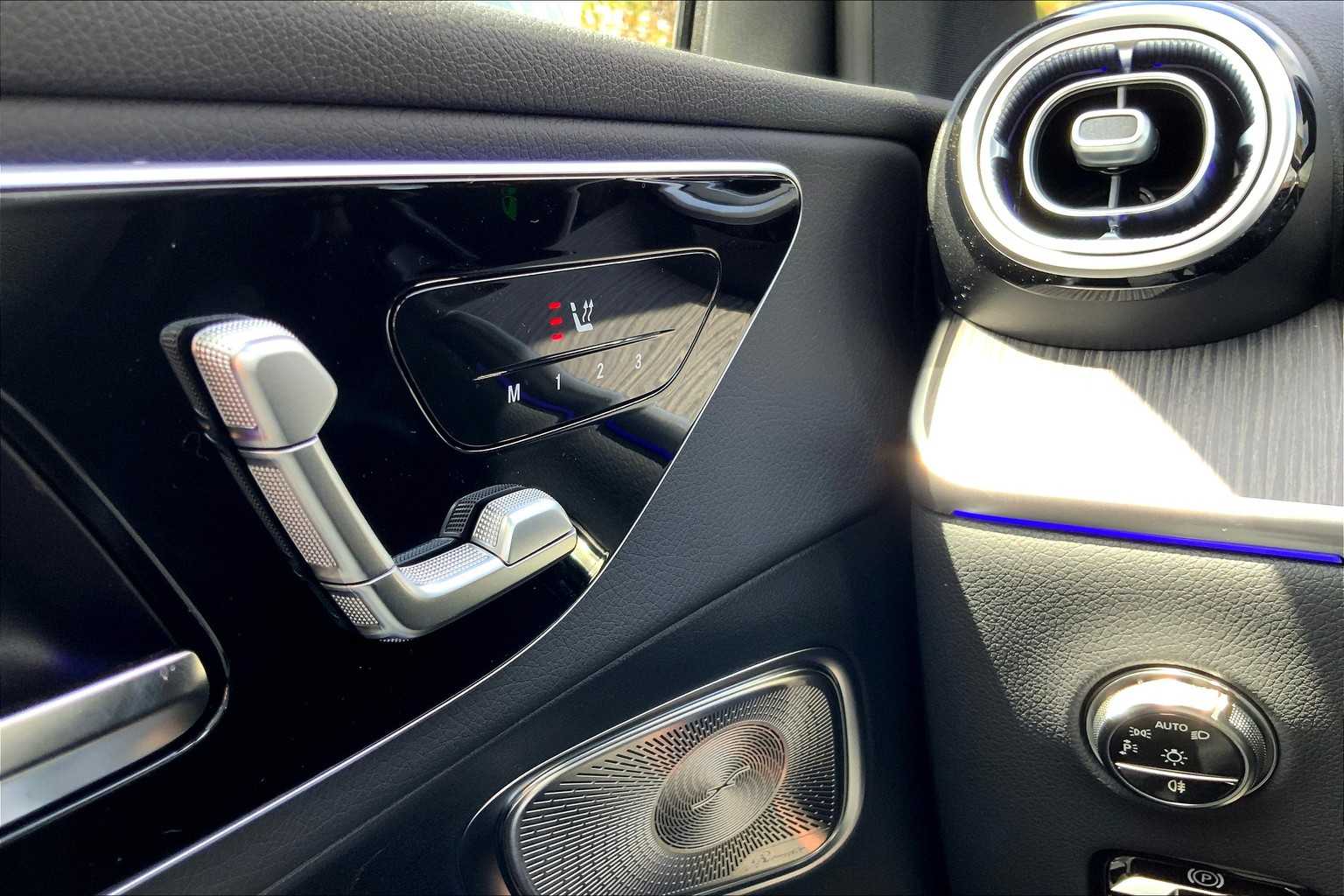 2025 Mercedes Benz GLC 300 4MATIC photo 21