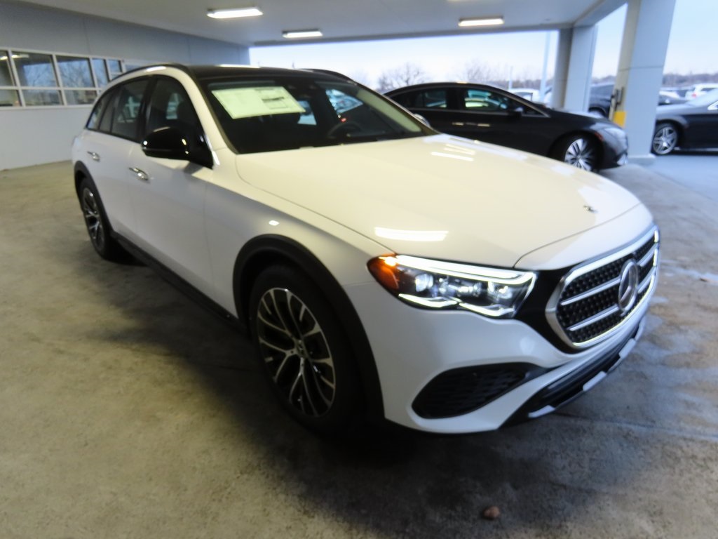 2025 Mercedes Benz E 450 4MATIC photo 3