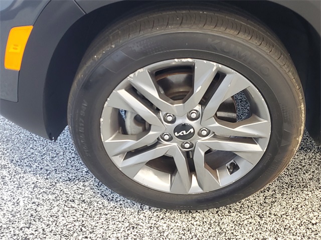 2022 Kia Seltos S photo 2