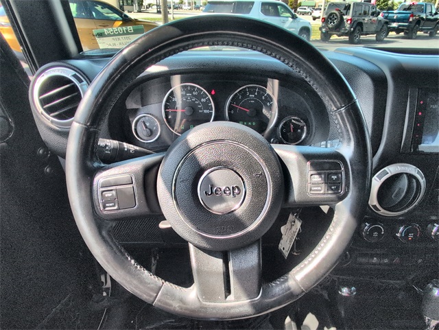 2017 Jeep Wrangler Unlimited Sahara photo 14