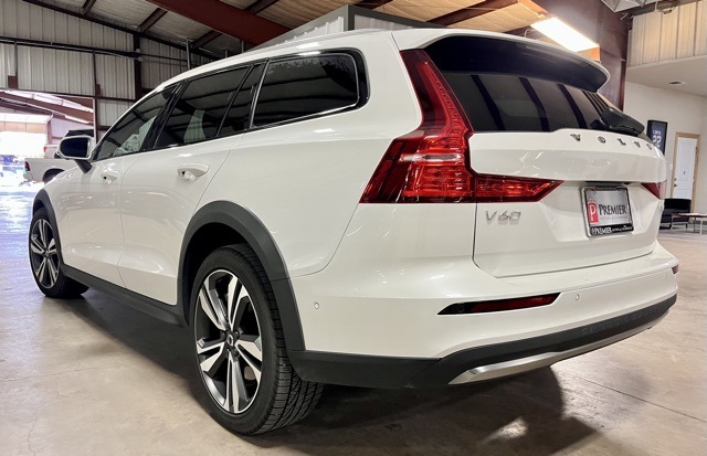 2024 Volvo V60 Cross Country B5 Plus photo 4