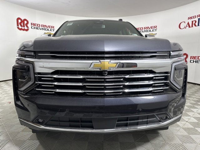 2025 Chevrolet Suburban Premier photo 2