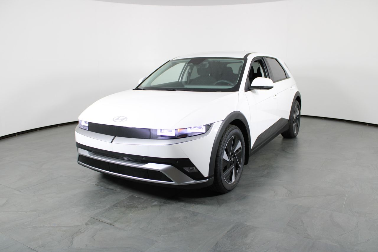 2025 Hyundai IONIQ 5 SE's photo