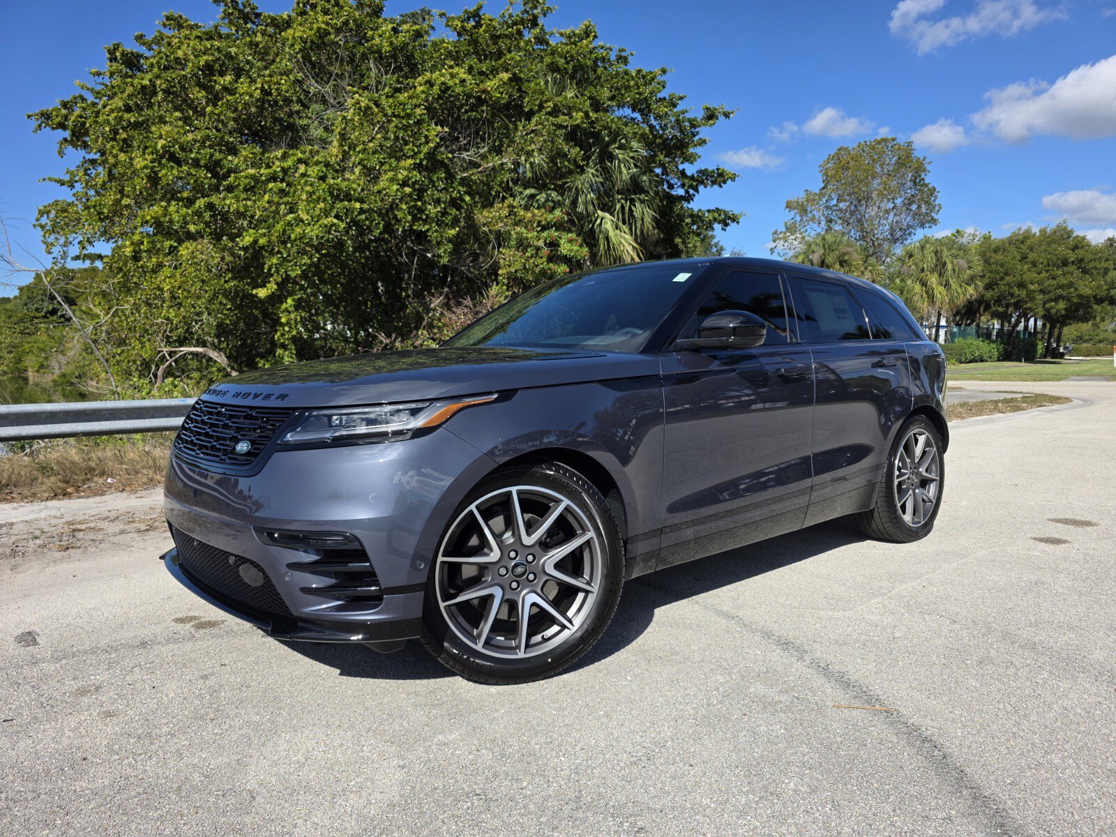 2026 Land Rover Range Rover Velar Dynamic SE
