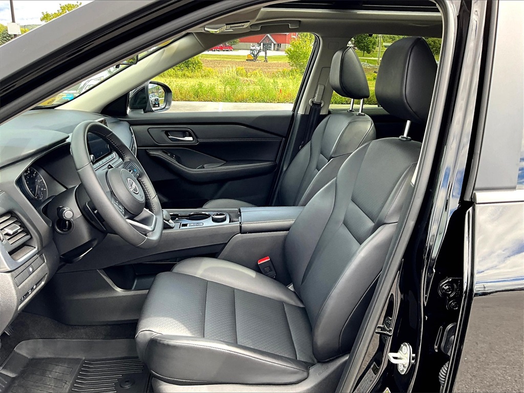 2024 Nissan Rogue SV photo 10