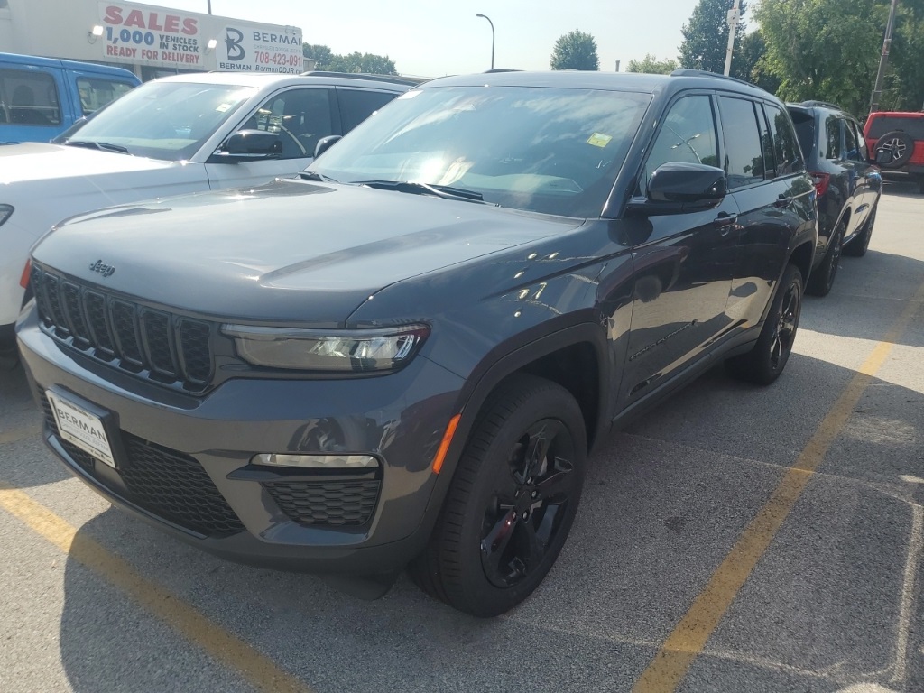 2025 Jeep Grand Cherokee Limited photo 2