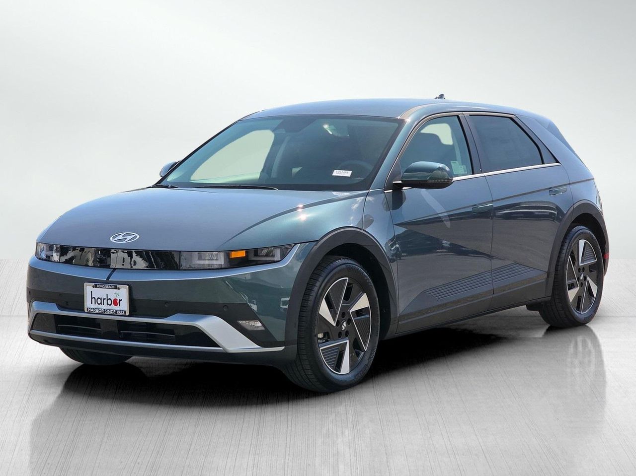 2025 Hyundai Ioniq 5 SE Standard Range photo 3