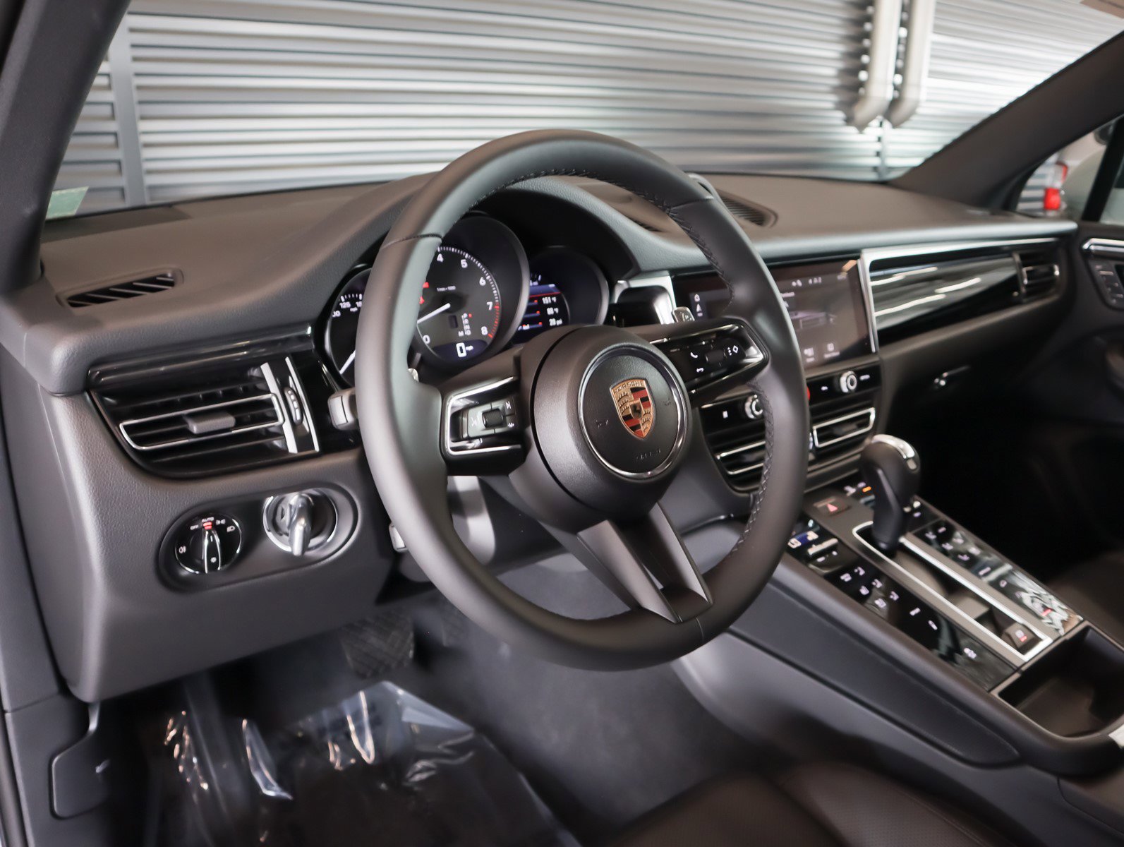 2025 Porsche Macan S photo 4