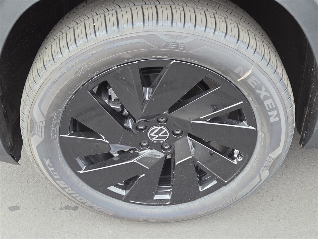 2026 Volkswagen Atlas Cross Sport SE Technology photo 4