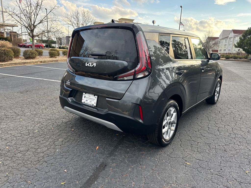 2024 Kia Soul LX photo 2