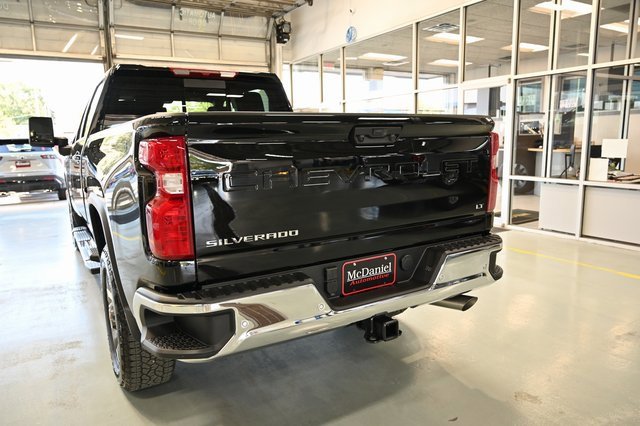 2025 Chevrolet Silverado 2500HD LT photo 4