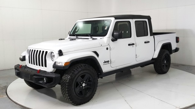 Used 2022 WHITE Jeep Sport S image 1