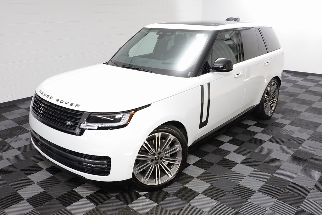 2025 Land Rover Range Rover SE photo 2