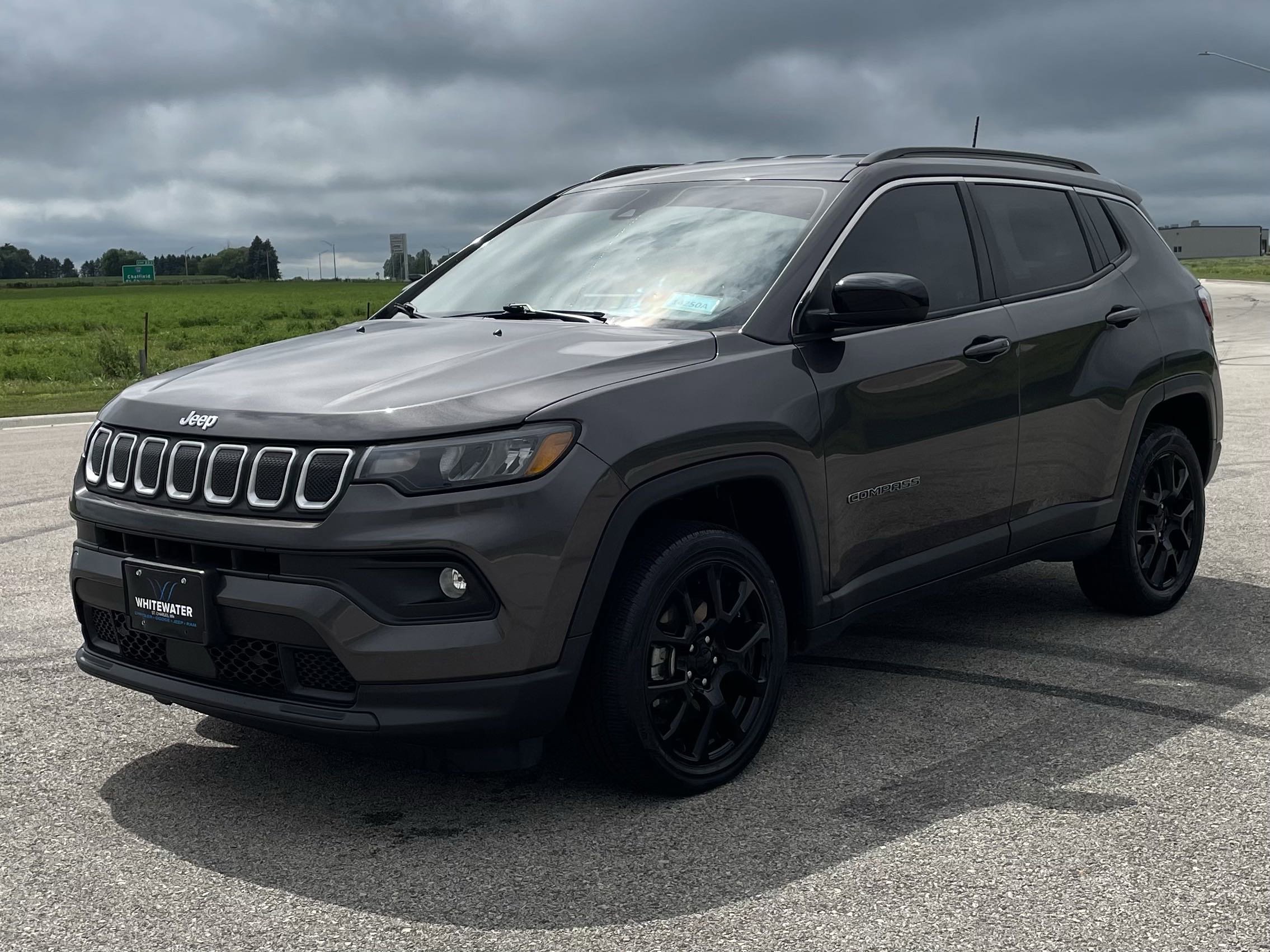 Used 2022 Jeep Compass Latitude Lux with VIN 3C4NJDFB8NT127785 for sale in Burnsville, Minnesota