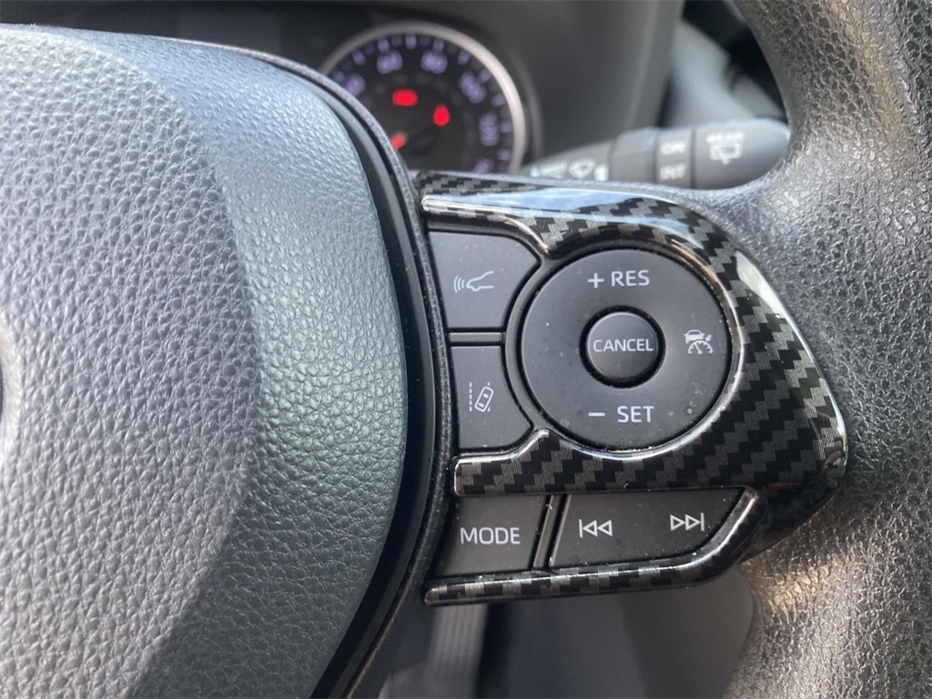 2022 Toyota RAV4 XLE photo 24