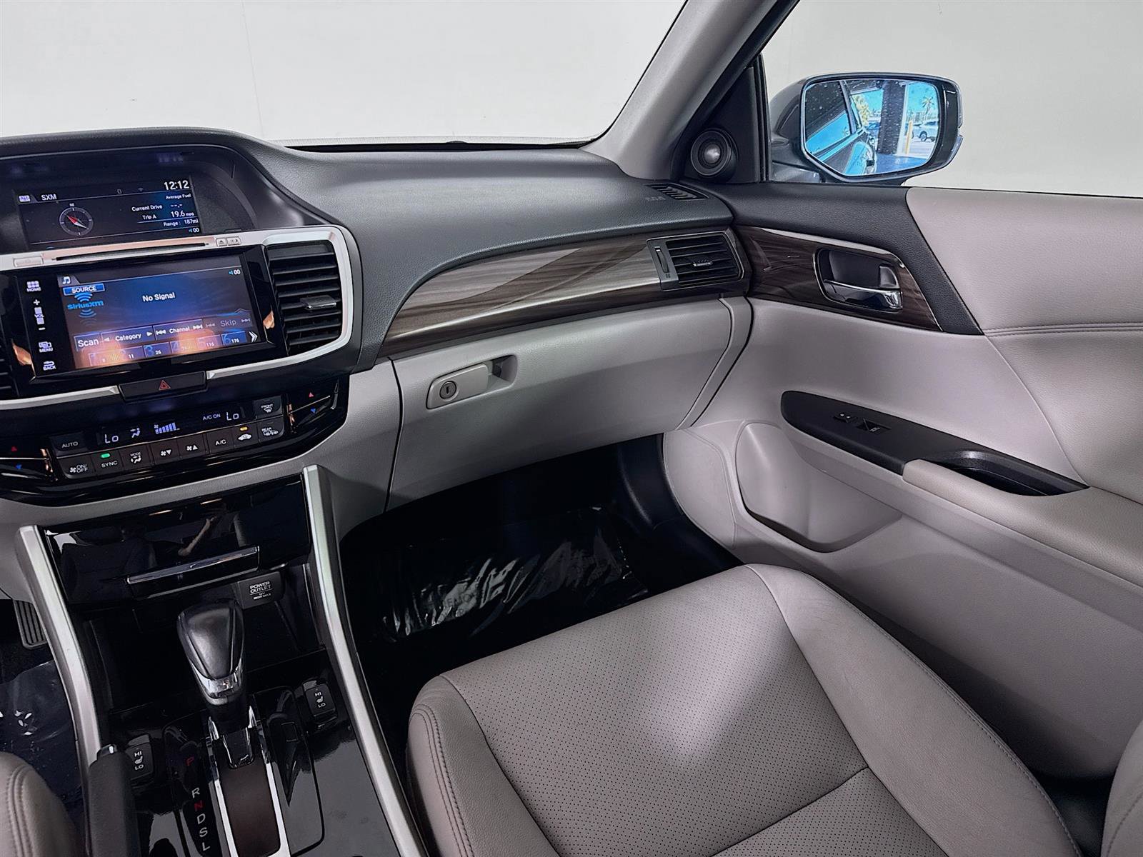 2016 Honda Accord EX-L photo 22
