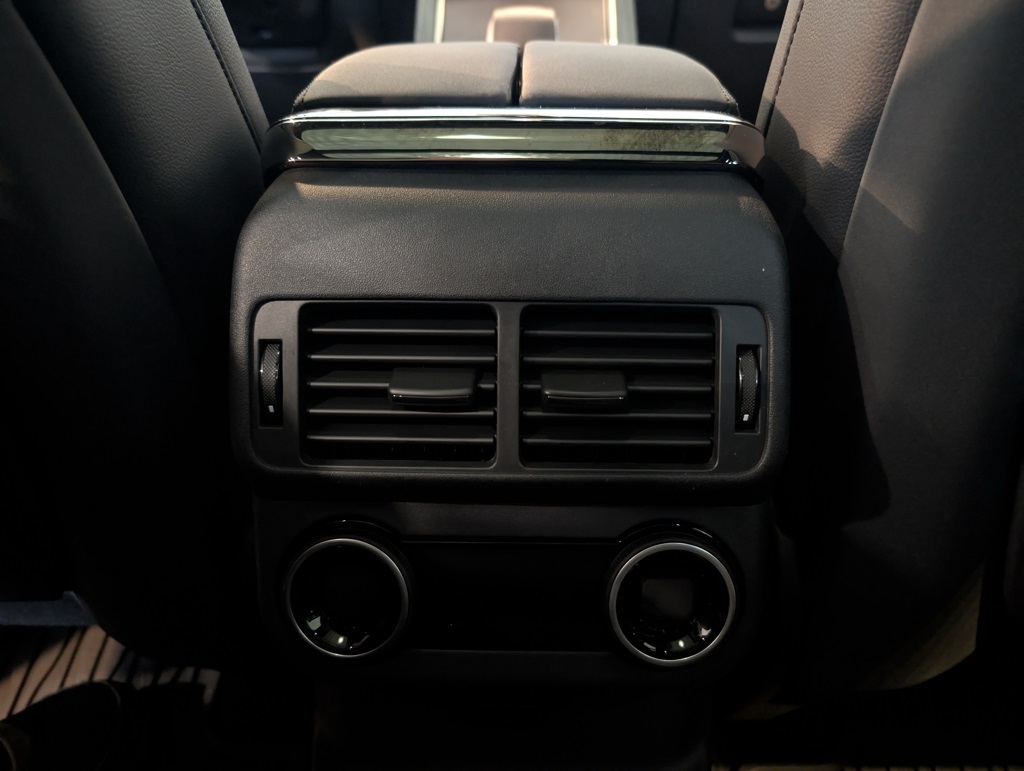 2026 Land Rover Range Rover Velar SE photo 20