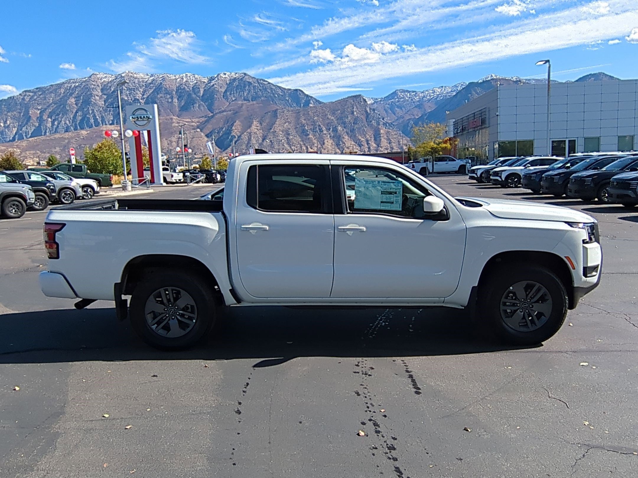2026 Nissan Frontier Crew Cab SV photo 2