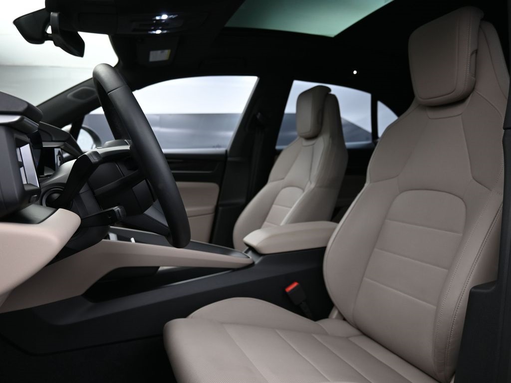 2025 Porsche Macan Electric 4 photo 4