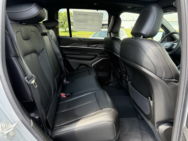 2025 Jeep Grand Cherokee Limited photo 10