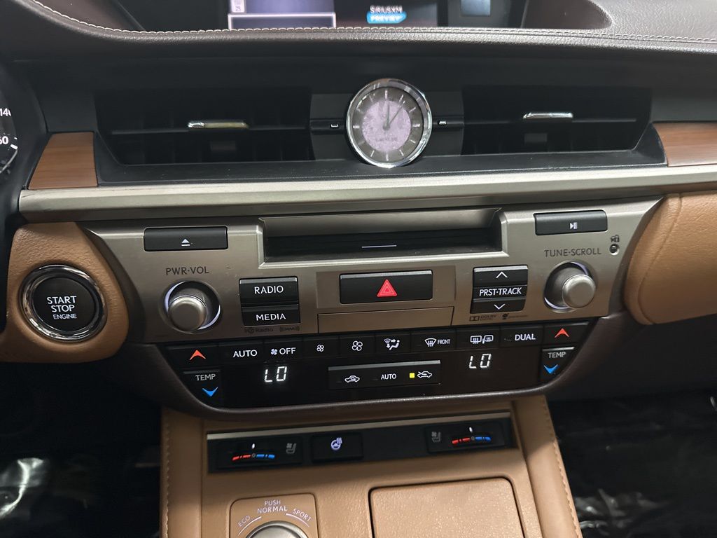 2016 Lexus ES 350 photo 16
