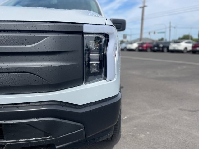 2025 Ford F-150 Lightning photo 3