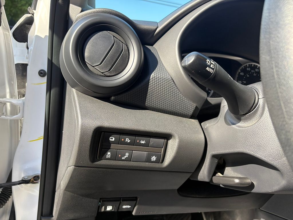 2024 Nissan Kicks S photo 16