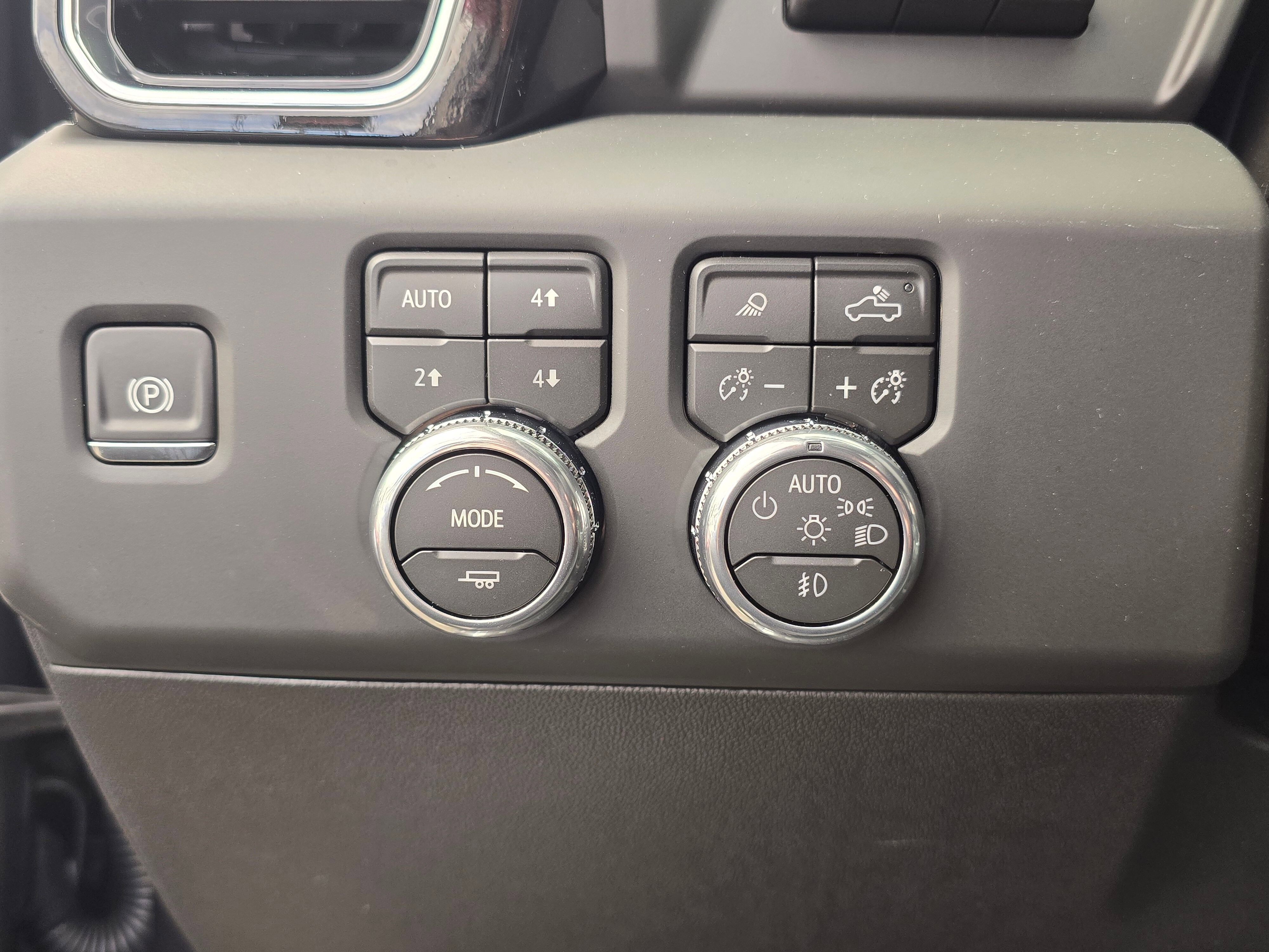 2026 Gmc Sierra 3500 HD Denali photo 3