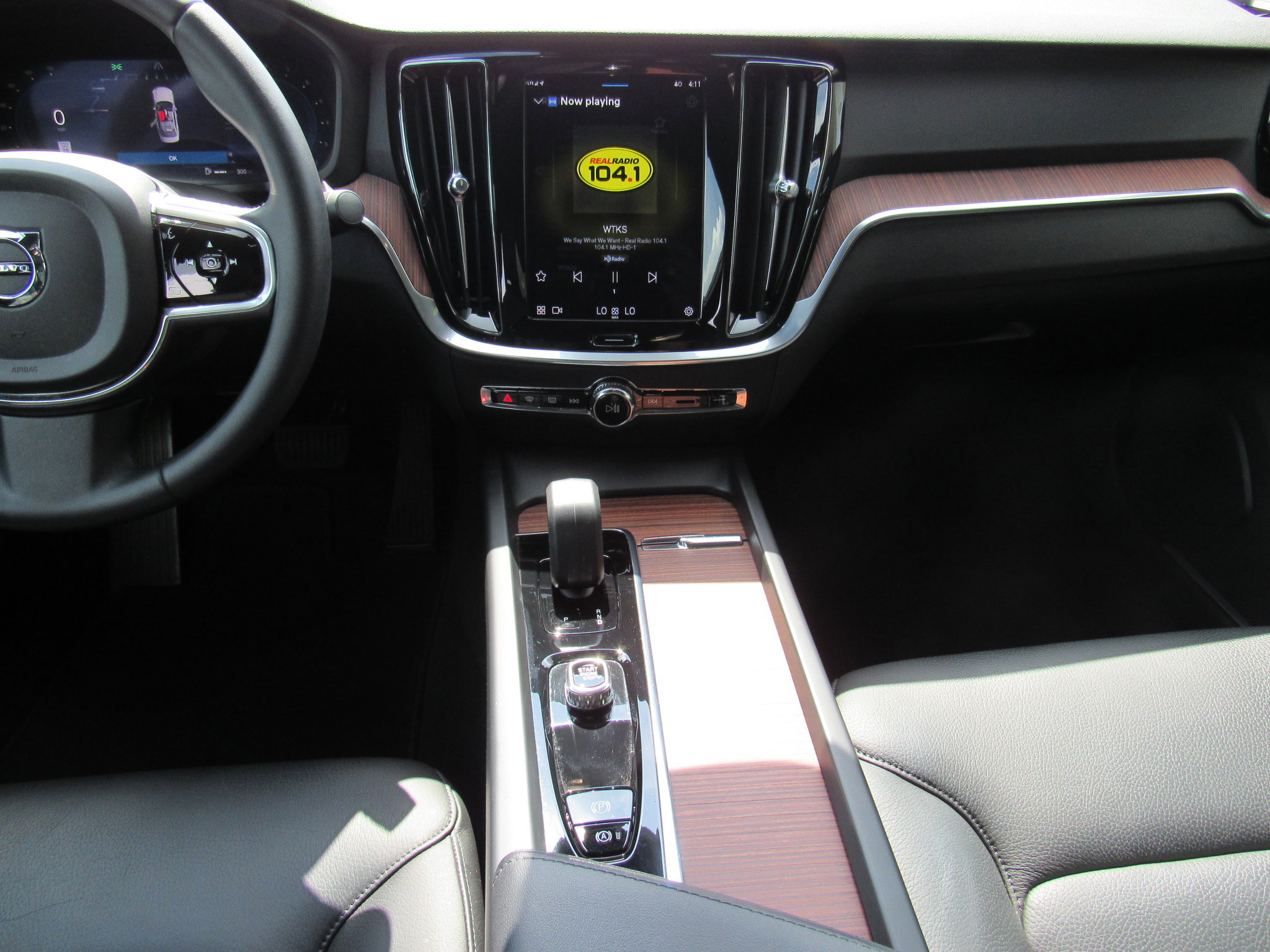 2023 Volvo S60 B5 Plus Black Edition photo 15